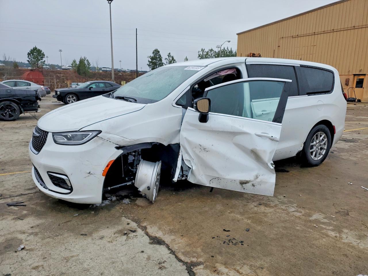 2026 Chrysler Pacifica Select