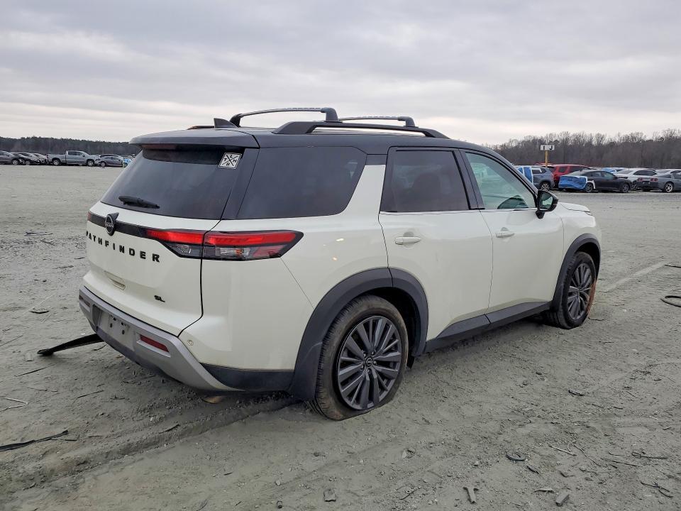 2022 Nissan Pathfinder sl