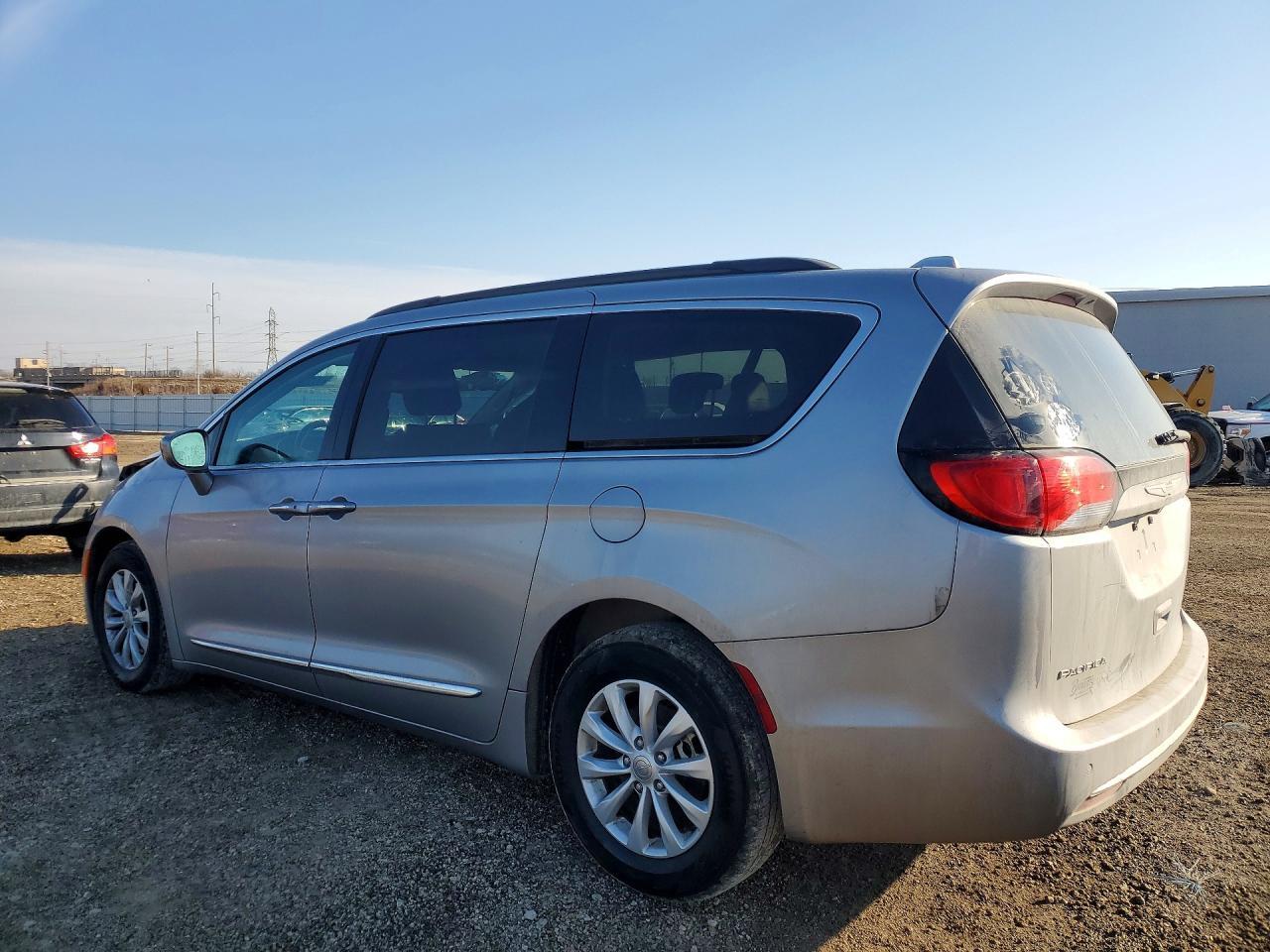 2017 Chrysler Pacifica Touring l