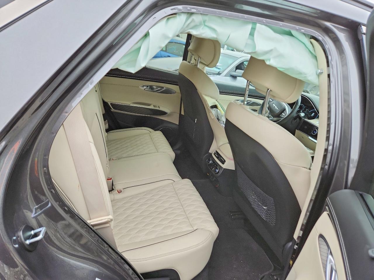 2023 Genesis Gv70 Base