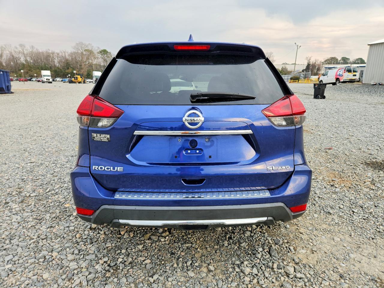 2017 Nissan Rogue sv