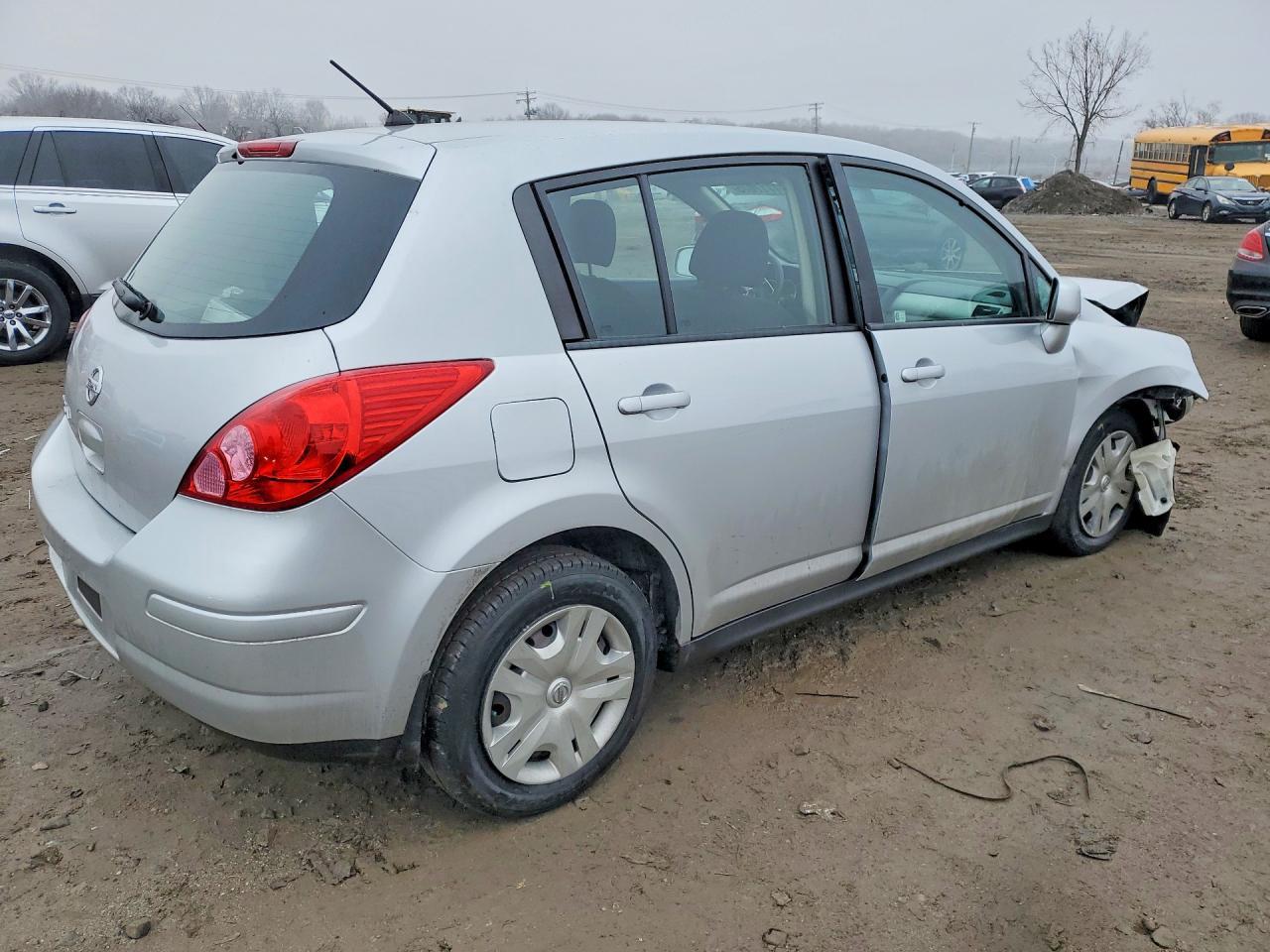2010 Nissan Versa 1.8 s