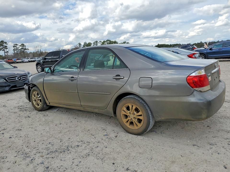 2005 Toyota Camry le