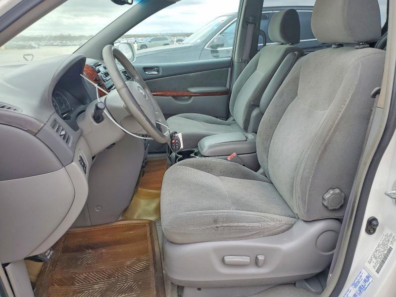 2004 Toyota Sienna xle