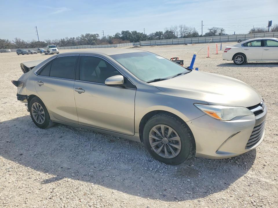 2015 Toyota Camry le
