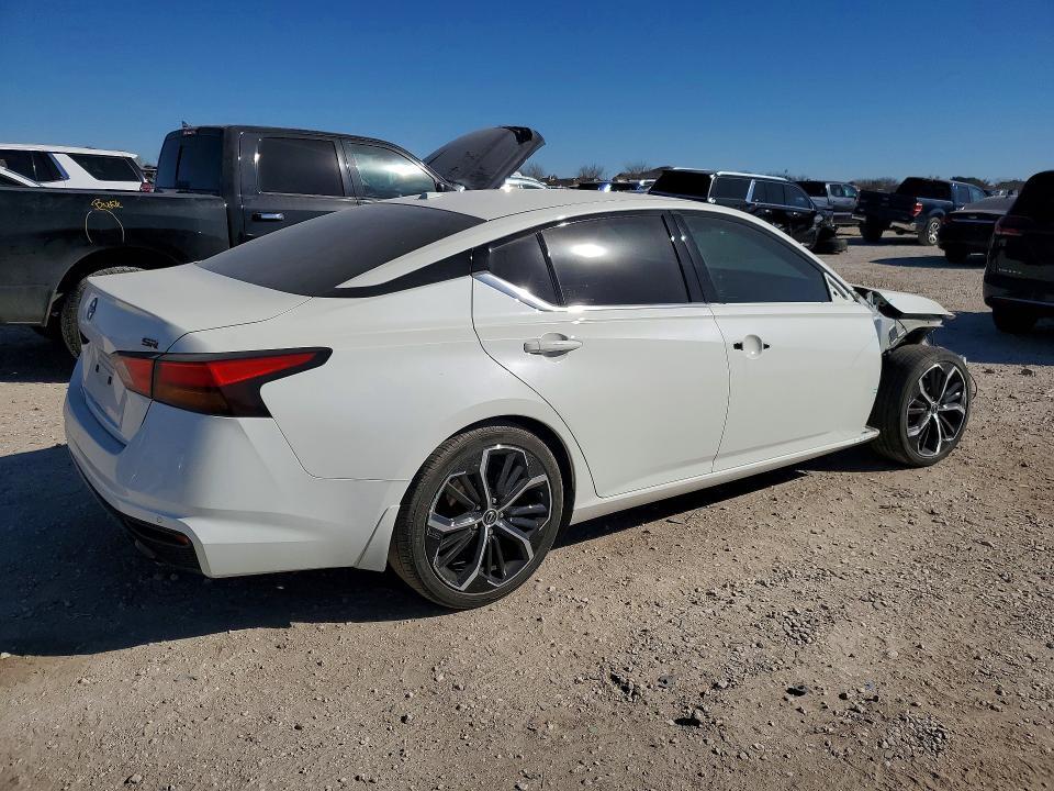 2025 Niss Altima 2.5 sr