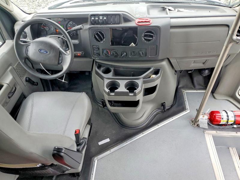 2017 Ford E450 Shuttle bus