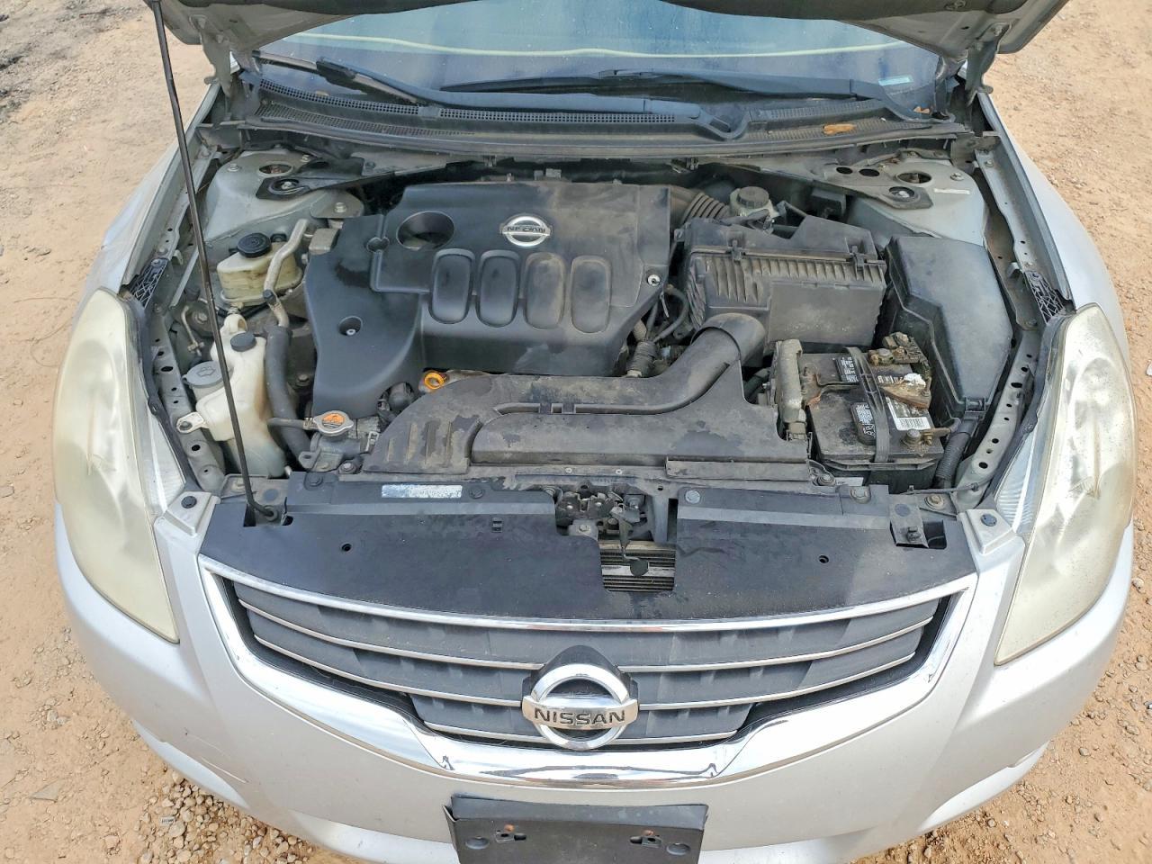 2012 Niss Altima Base