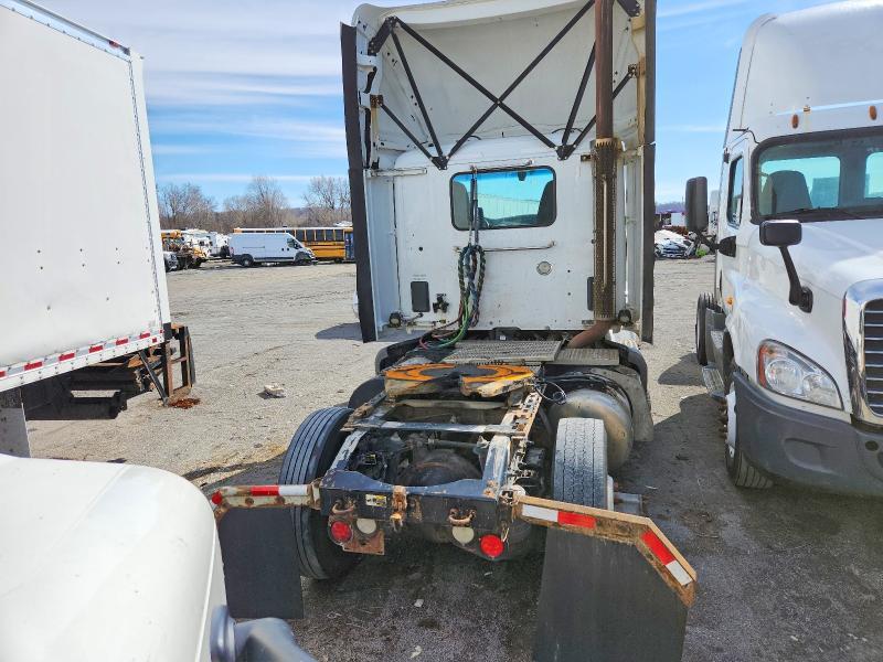 2017 Peterbilt 579-Semi Truck