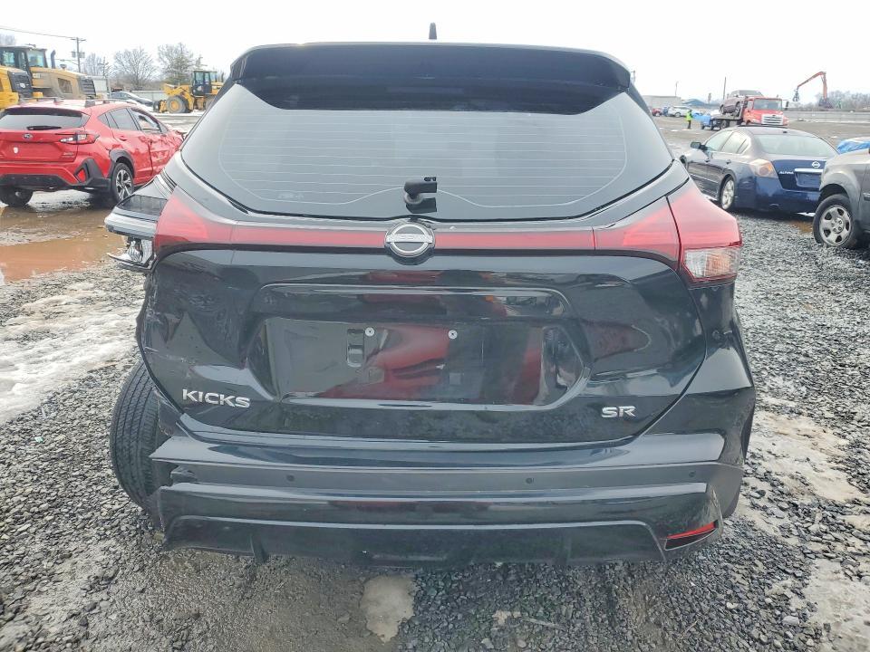 2023 Nissan Kicks sr
