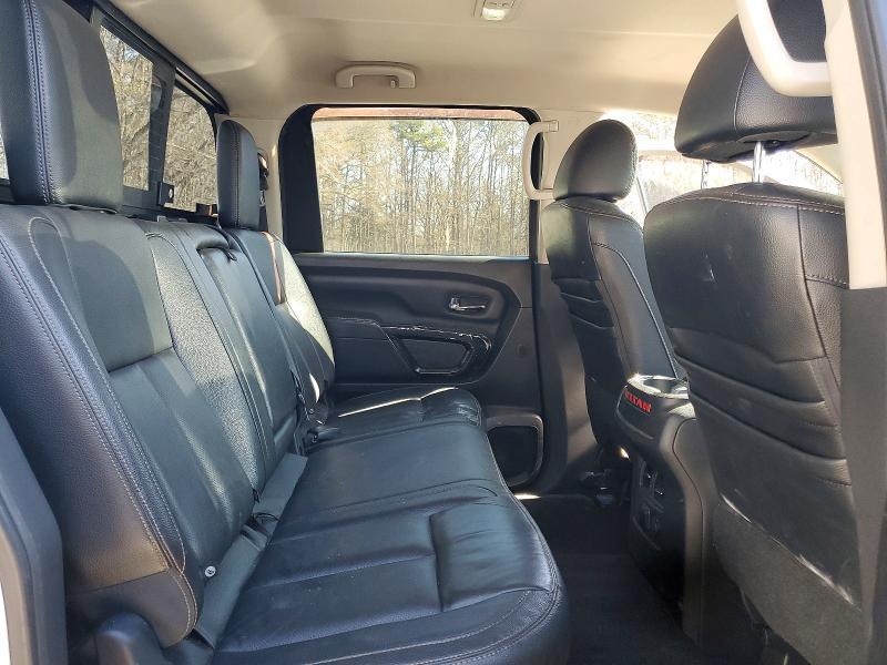 2017 Nissan Titan sl