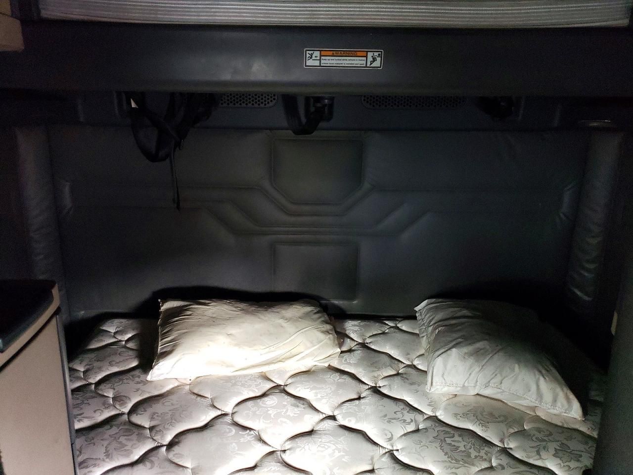 2016 Freightliner Cascadia 126 Semi Truck