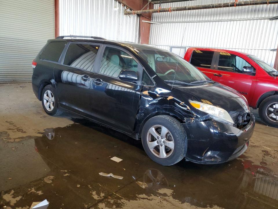 2011 Toyota Sienna le