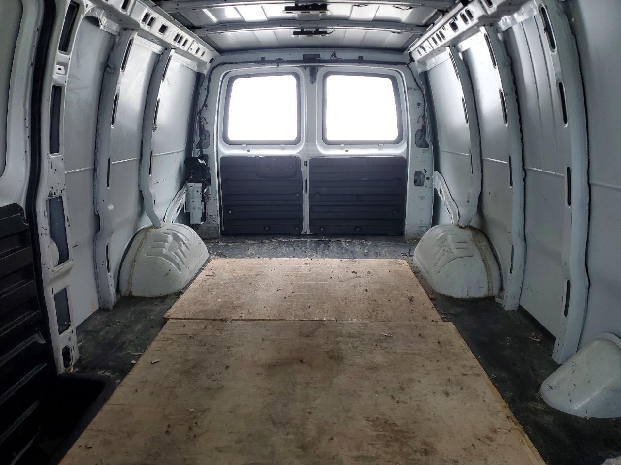 2020 Chevrolet Express G2500