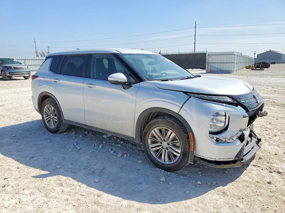 2023 Mitsubishi Outlander es