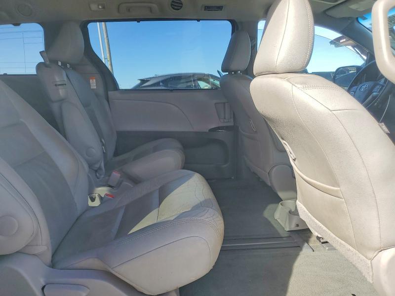 2017 Toyota Sienna xle 8-passenger