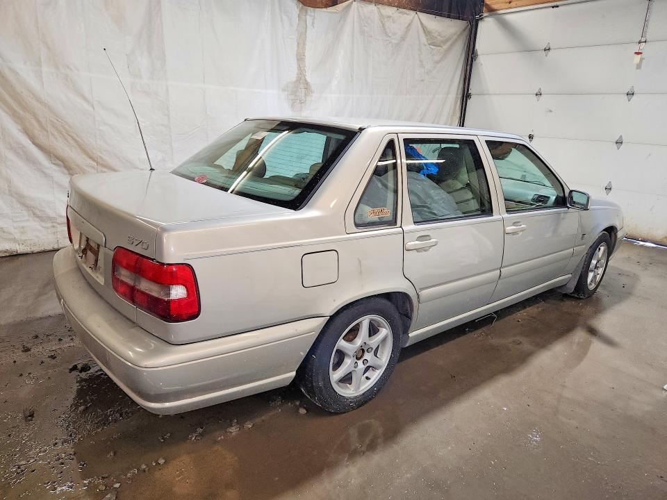 2000 Volvo S70 Base