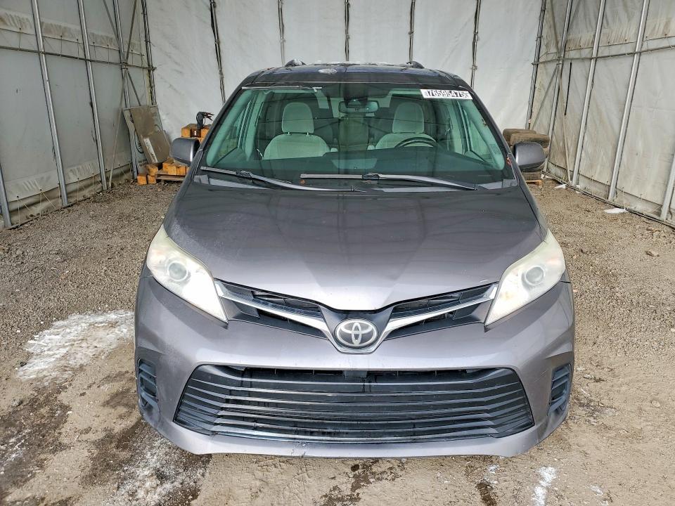 2018 Toyota Sienna le