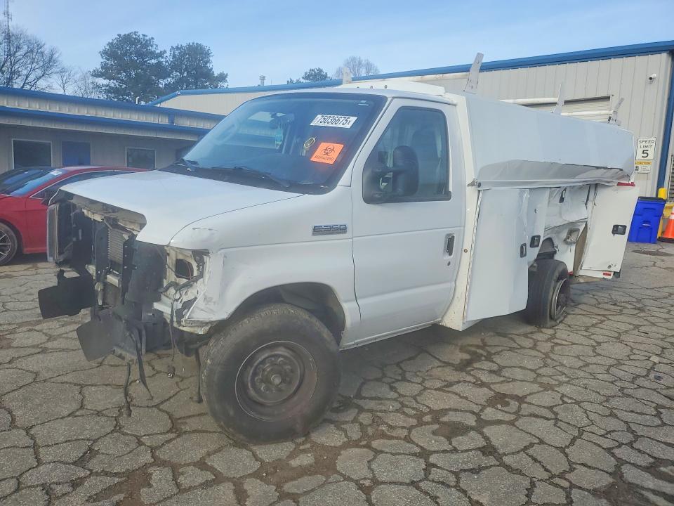 2022 Ford Econoline E350 Super Duty Cutaway Van