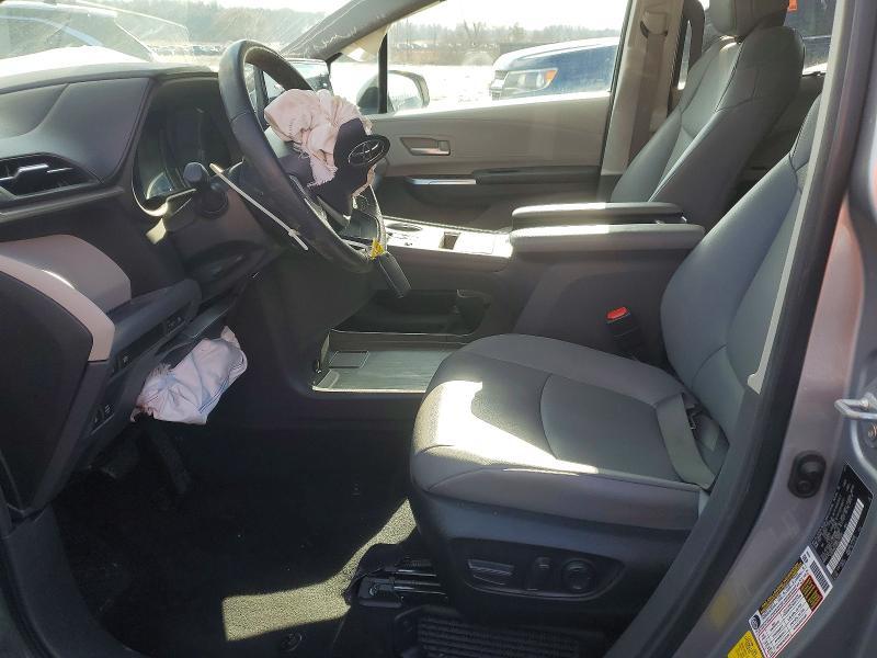 2024 Toyota Sienna xle 8-passenger