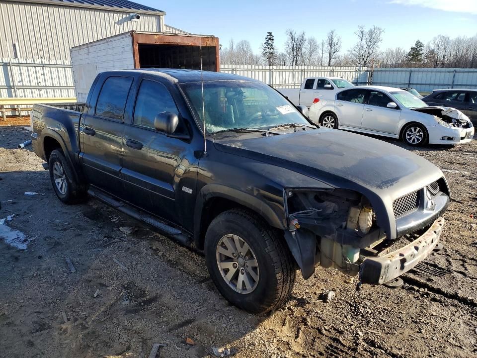 2006 Mitsubishi Raider Durocross