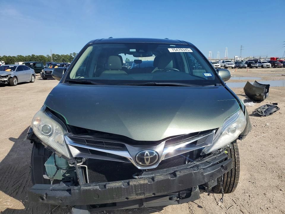 2018 Toyota Sienna xle