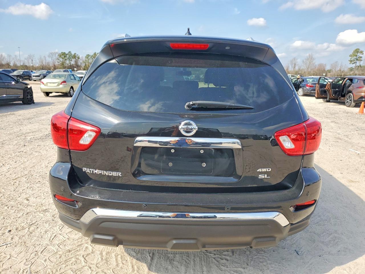 2018 Nissan Pathfinder s