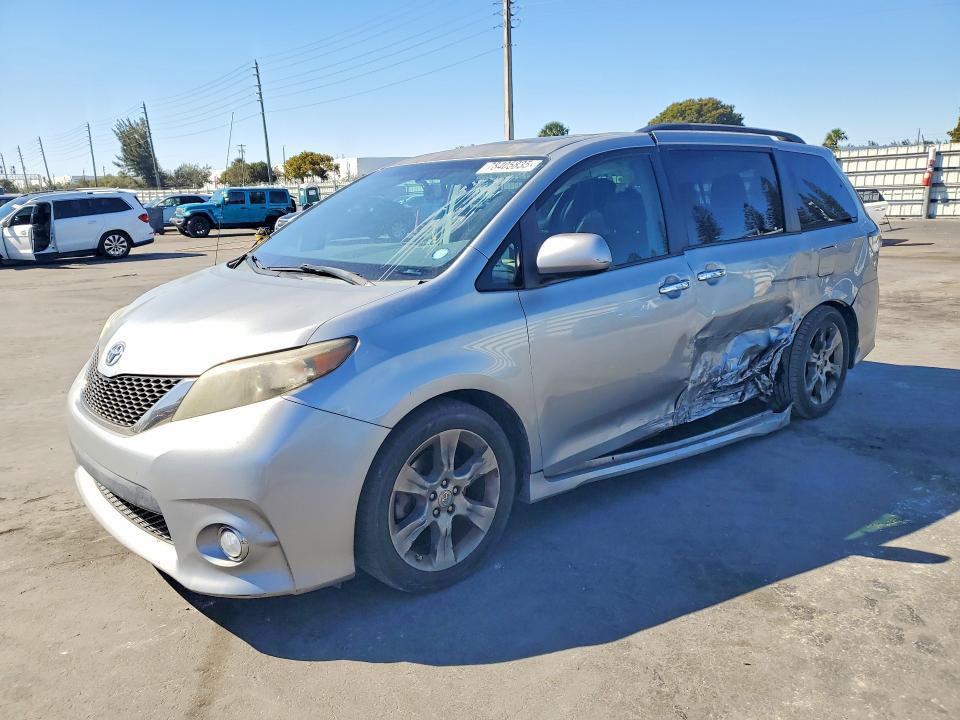 2013 Toyota Sienna se Premium 8-passenger