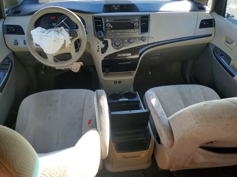 2011 Toyota Sienna le