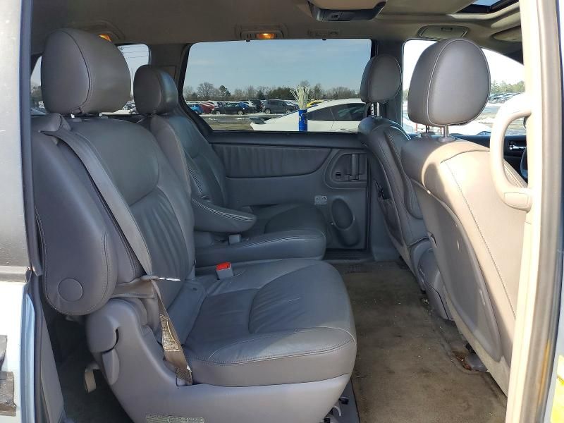 2005 Toyota Sienna xle
