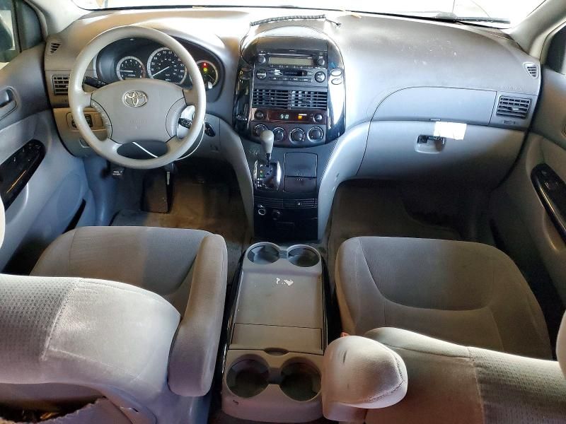 2005 Toyota Sienna ce