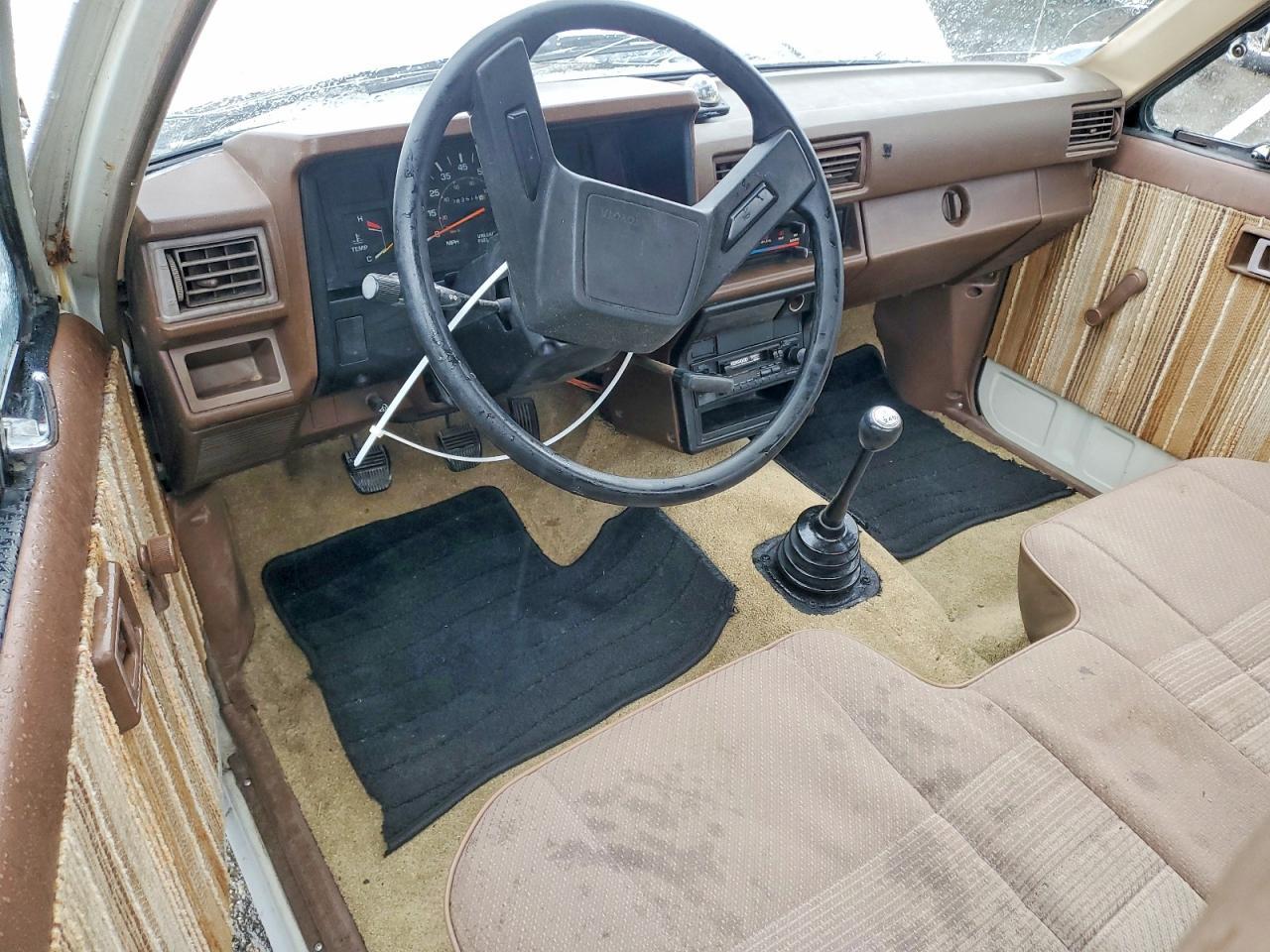 1984 Toyota Pickup Commercial / Camper RN55