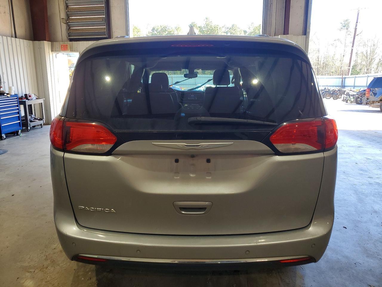 2018 Chrysler Pacifica Touring l