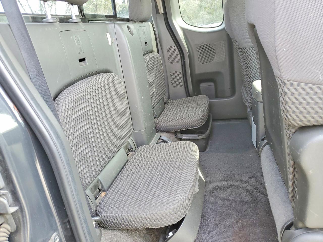 2012 Nissan Frontier sv