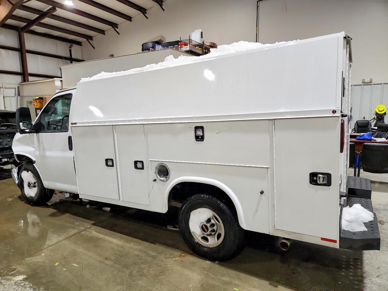 2023 GMC Savana Cutaway G3500