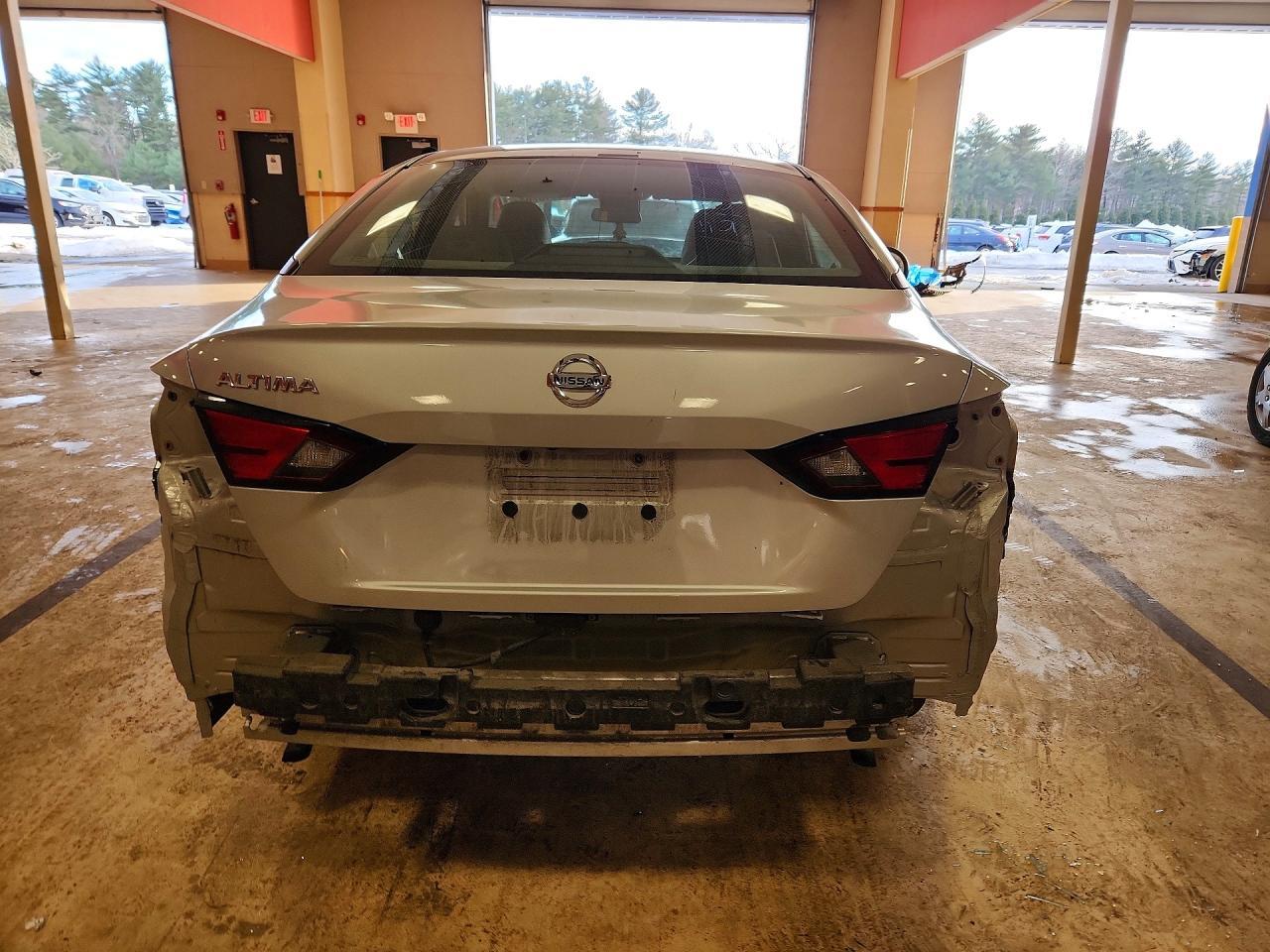 2022 Niss Altima 2.5 s