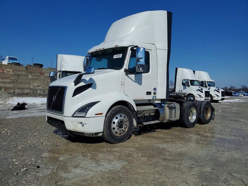 2020 Volvo VNR