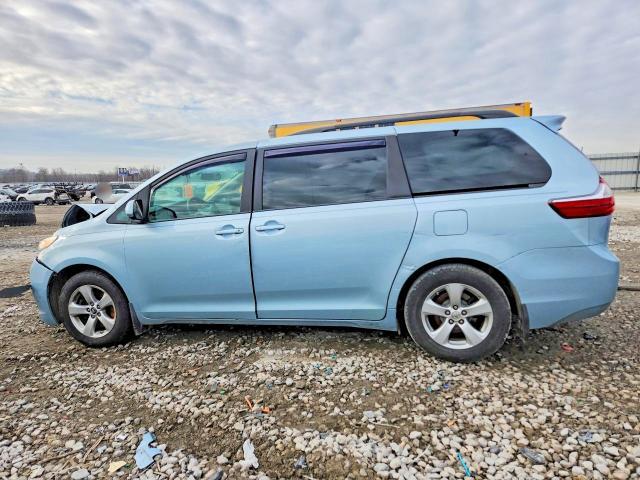 2016 Toyota Sienna le 8 Passenger