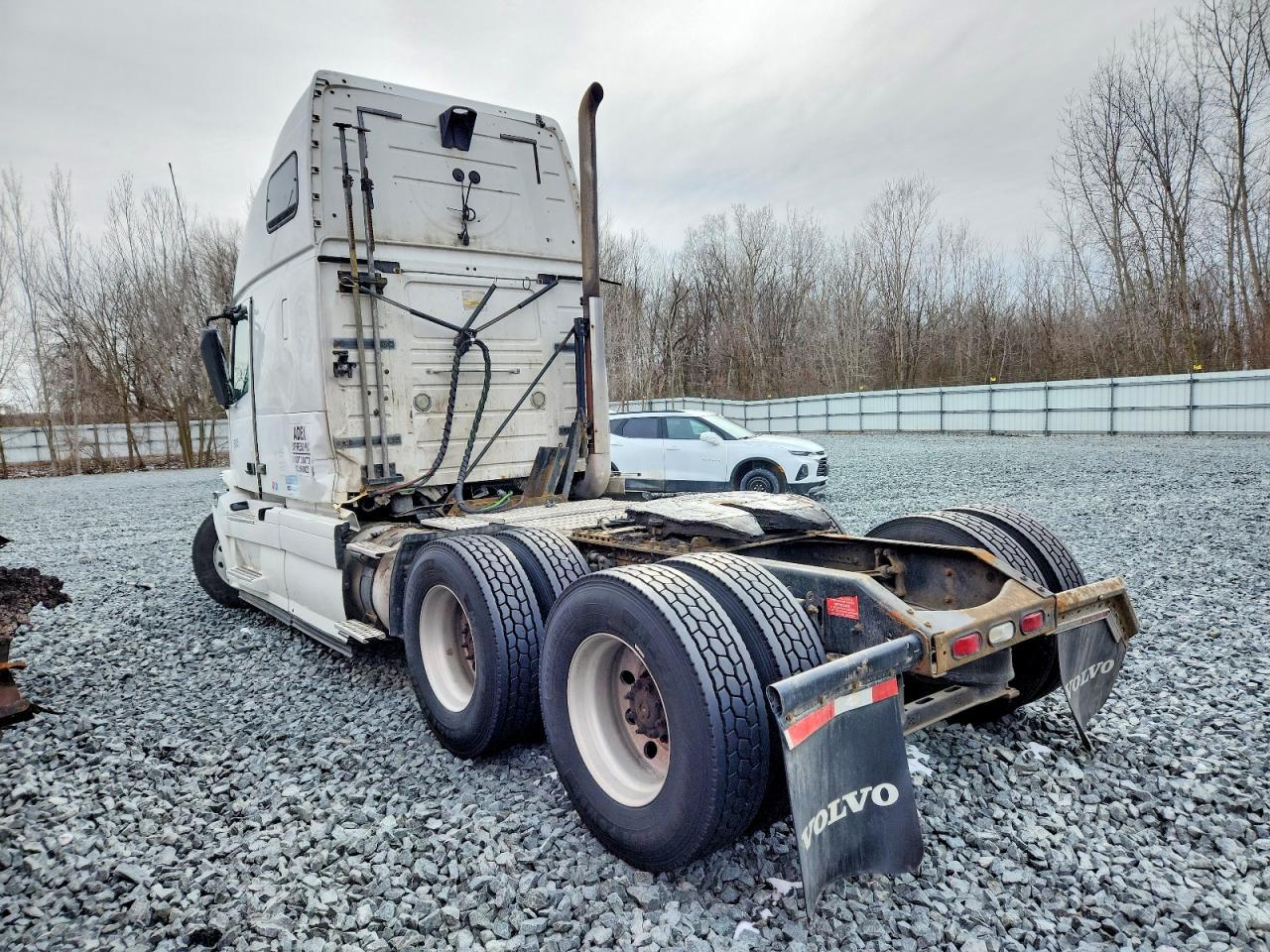 2013 Volvo VNL Semi Truck