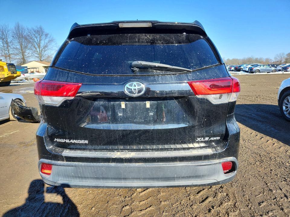2018 Toyota Highlander se