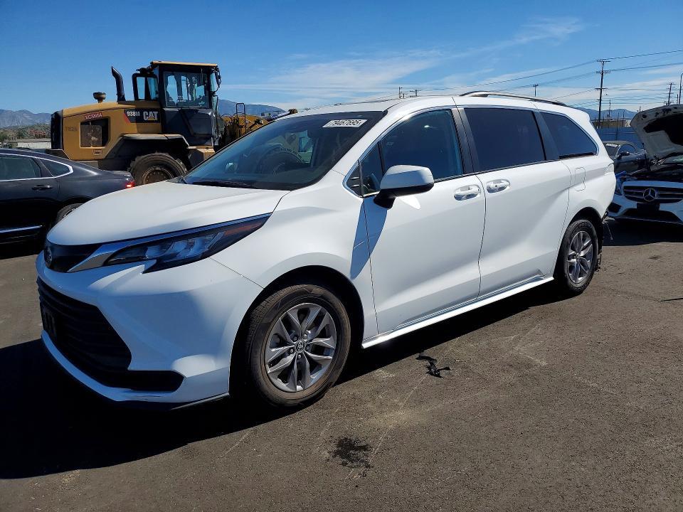 2023 Toyota Sienna le 8-passenger