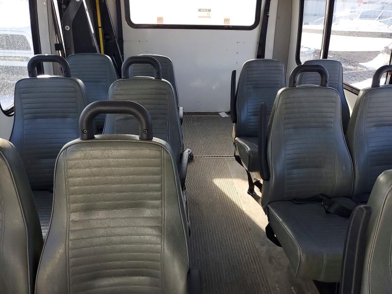 2016 Ford Econoline E350 Super Duty Cutaway Van