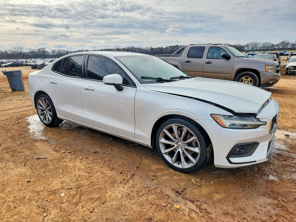 2021 Volvo S60 T5 Momentum