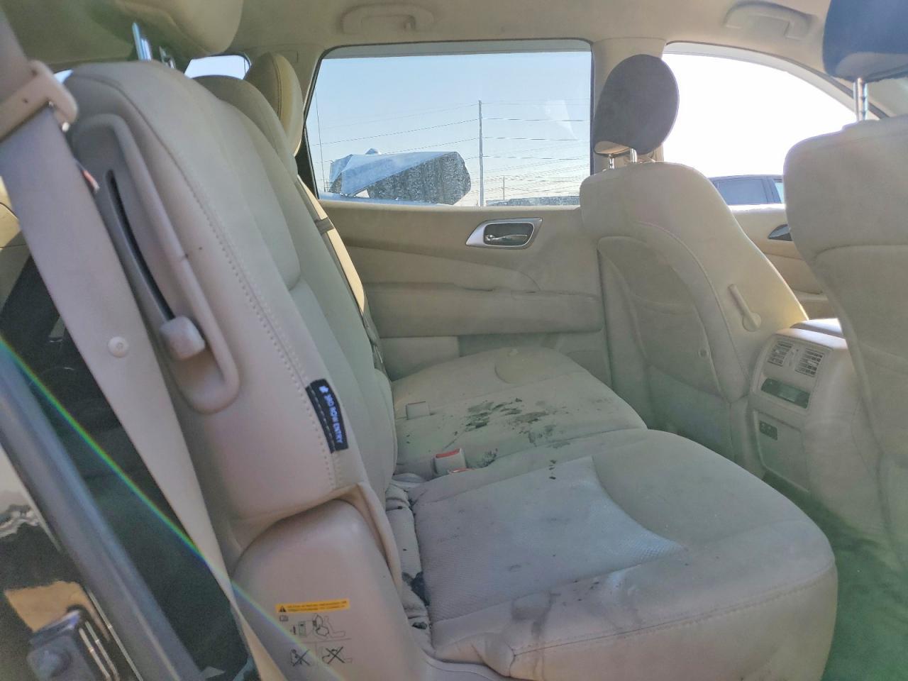 2019 Nissan Pathfinder s