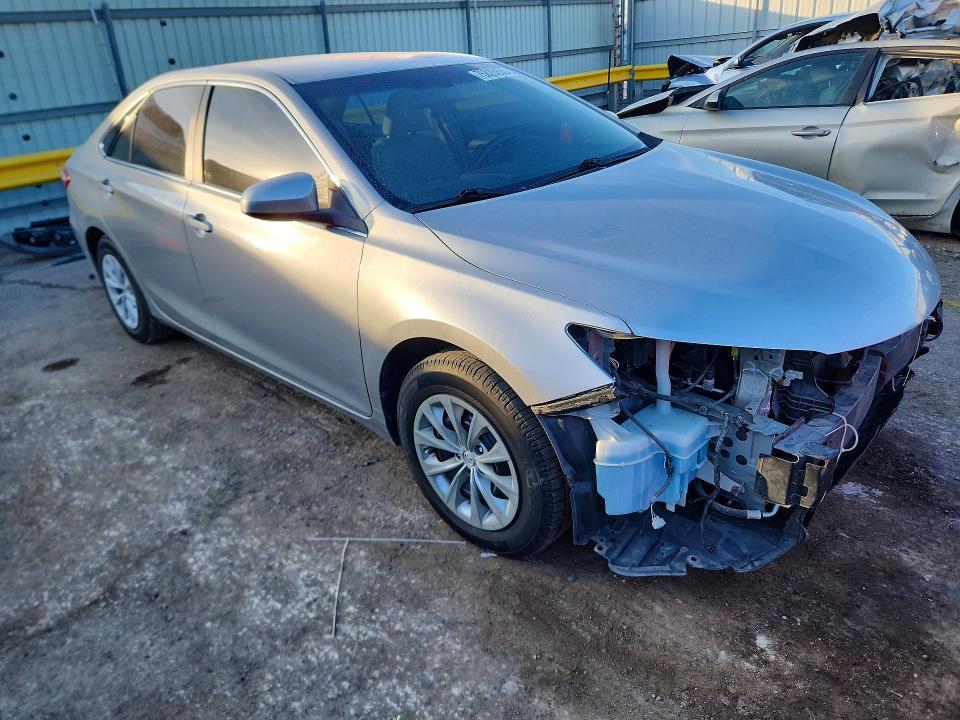 2016 Toyota Camry le