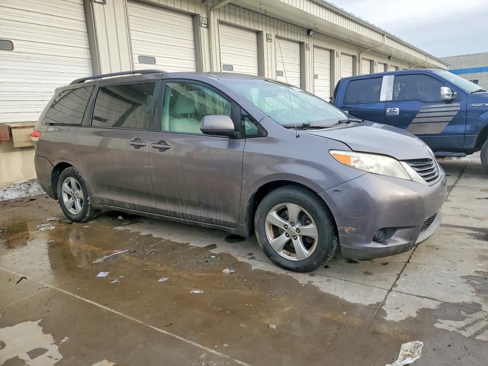 2011 Toyota Sienna le