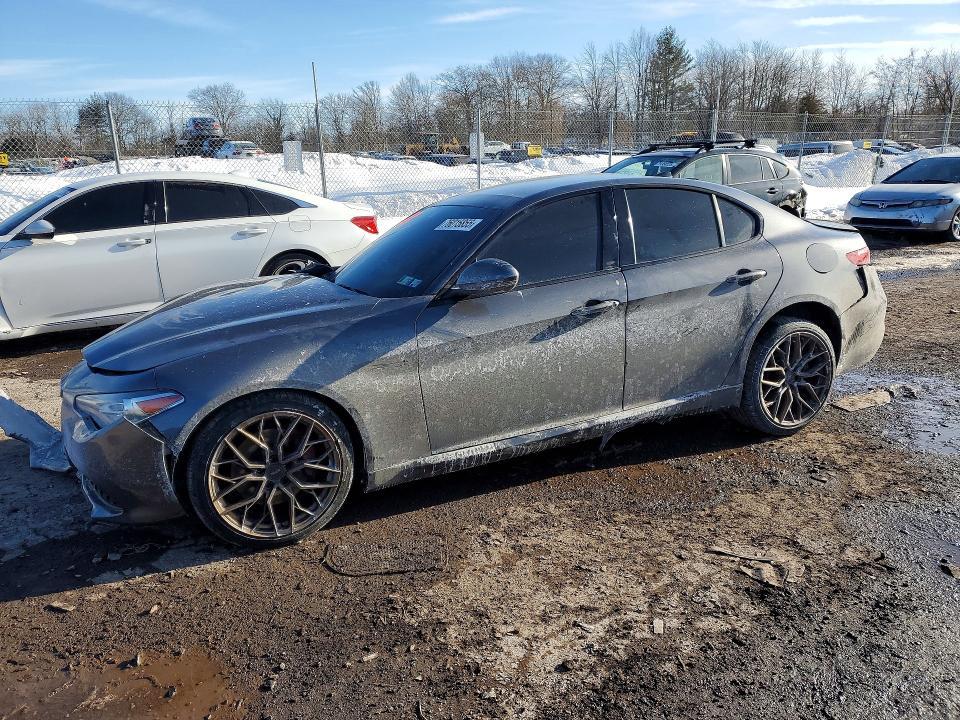 2017 Alfa Romeo Giulia ti Q4