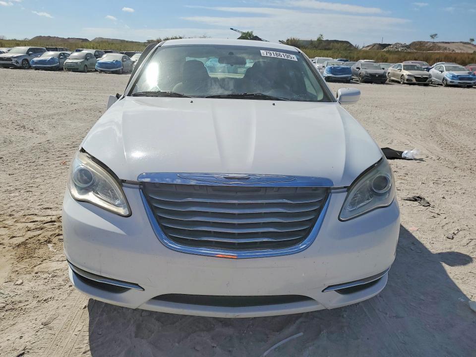2013 Chrysler 200 lx