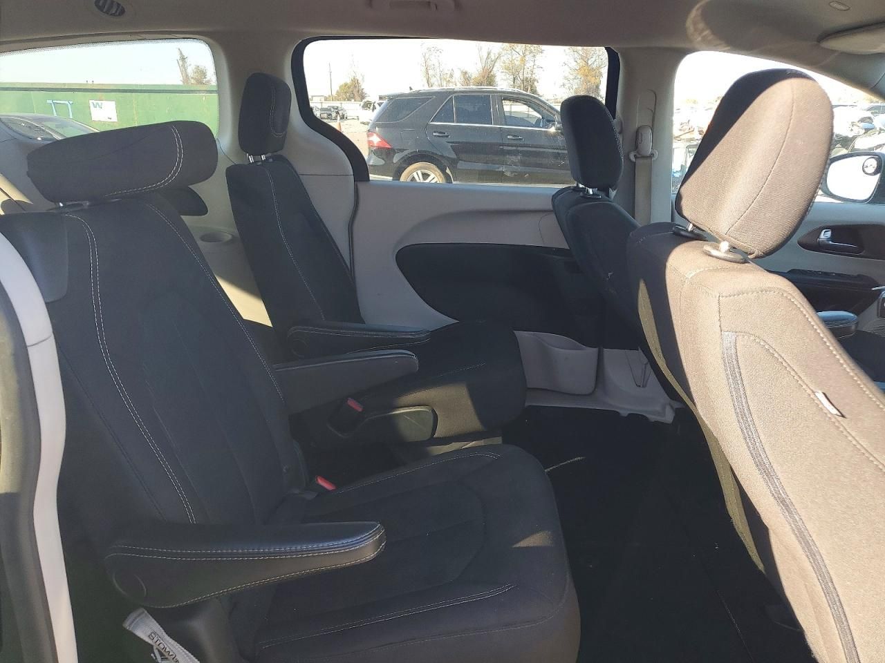 2020 Chrysler Voyager lx