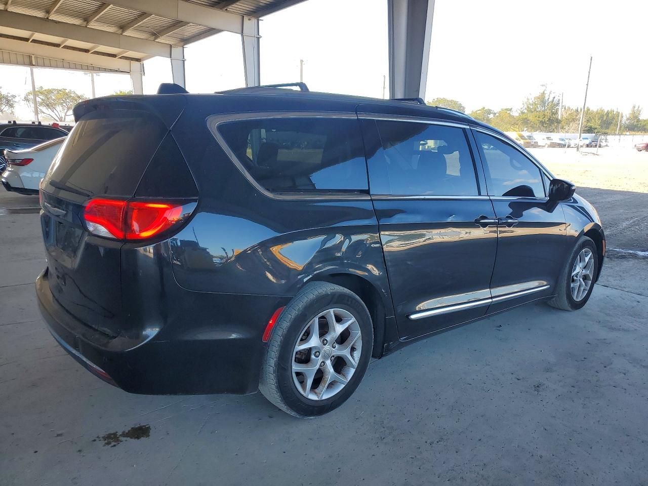 2017 Chrysler Pacifica Touring l Plus